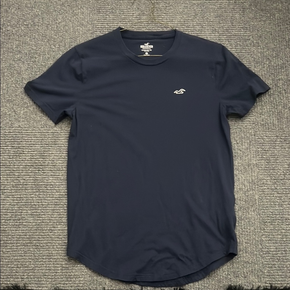 Hollister Men's Navy Blue T-Shirt